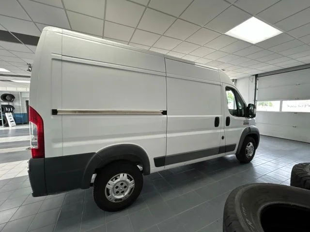 Used 2015 Bright White Clearcoat Ram Base image 8