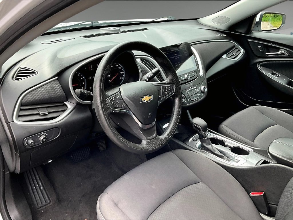 Used 2024 White Chevrolet LT image 8