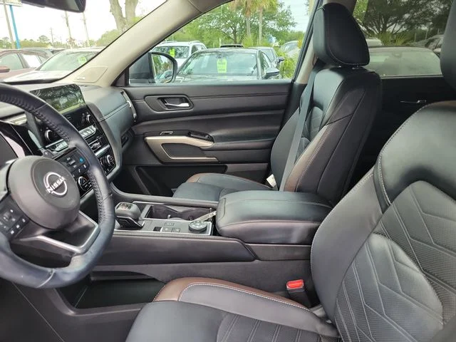 Used 2023 Gray Nissan Platinum image 13