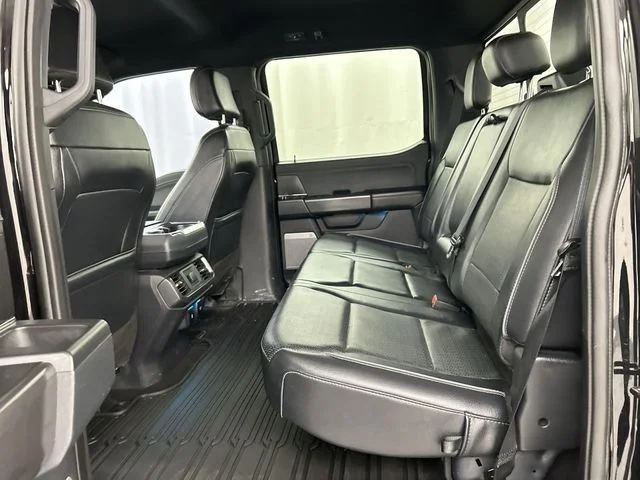 Used 2024  Ford Lariat image 24