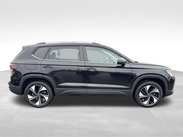 New 2026 Deep Black Pearl Volkswagen SE image 9