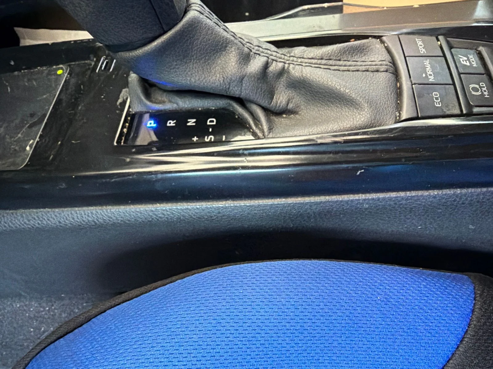 Used 2025 Blue Toyota LE image 9