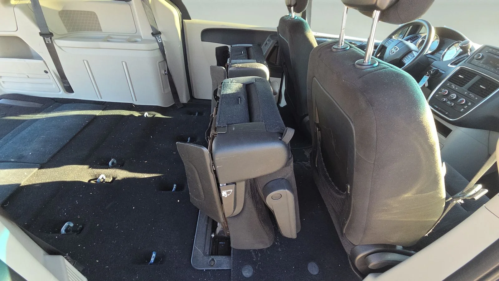 Used 2016 Blue Dodge SE image 20