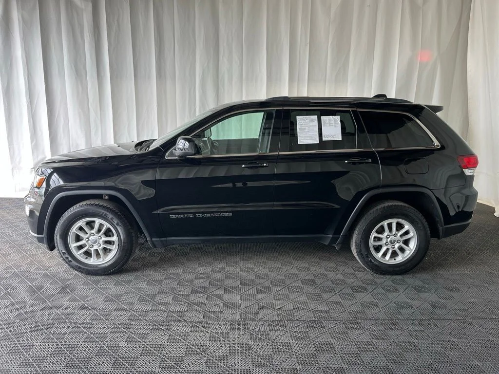 Used 2020 Black Jeep Laredo E image 27
