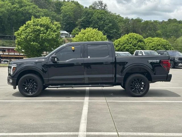 Used 2024 Agate Black Metallic Ford LARIAT image 19