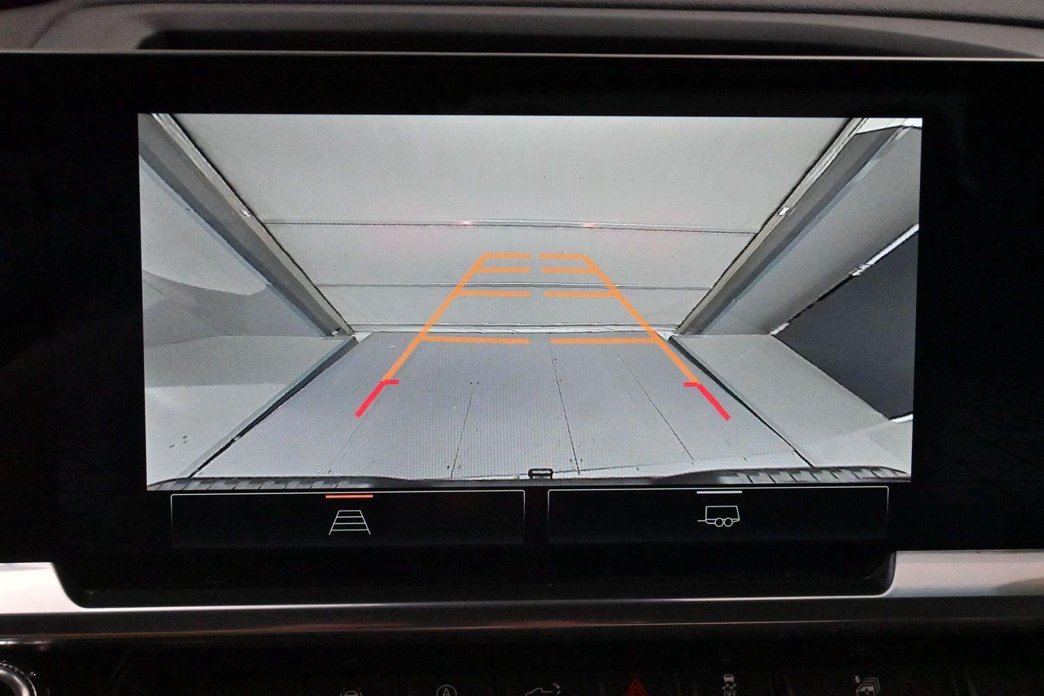 Used 2022 CAYENNE RED TINTCOAT GMC SLT image 23