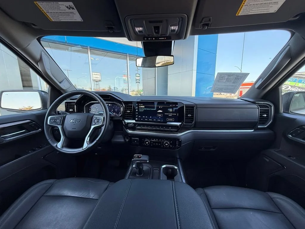 Used 2025 Summit White Chevrolet RST image 18