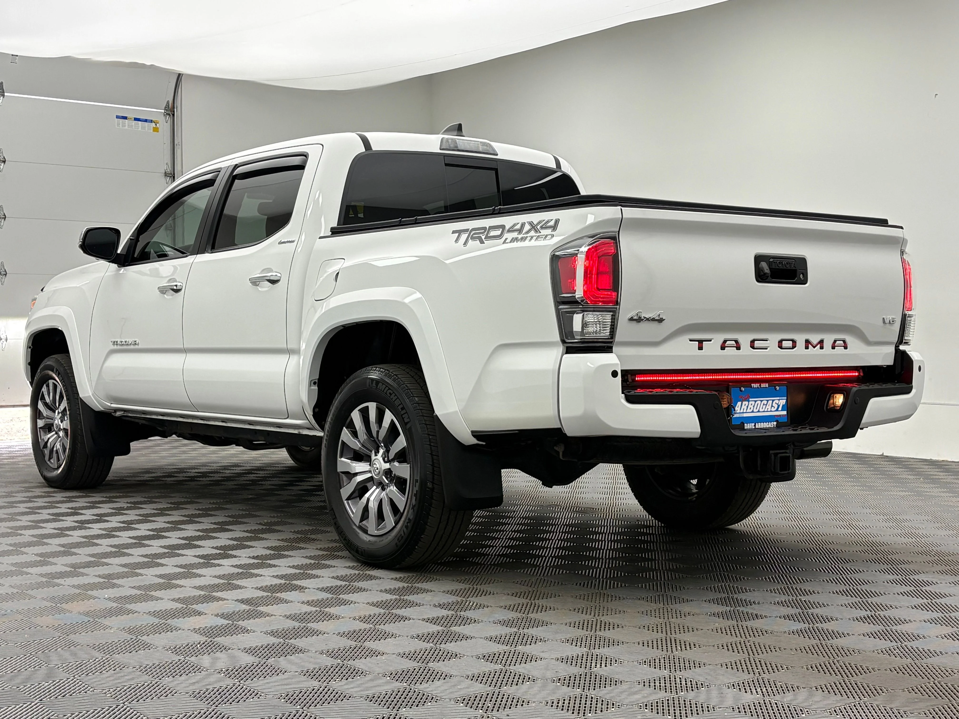Used 2023 Ice Toyota Limited image 11