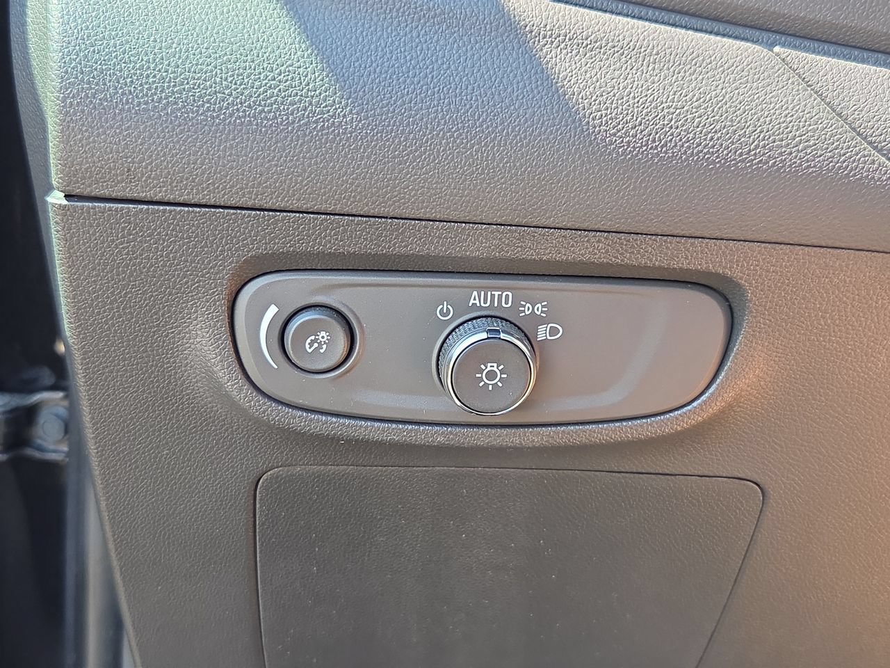 Used 2024 Ebony Twilight Metallic Buick Sport Touring image 18
