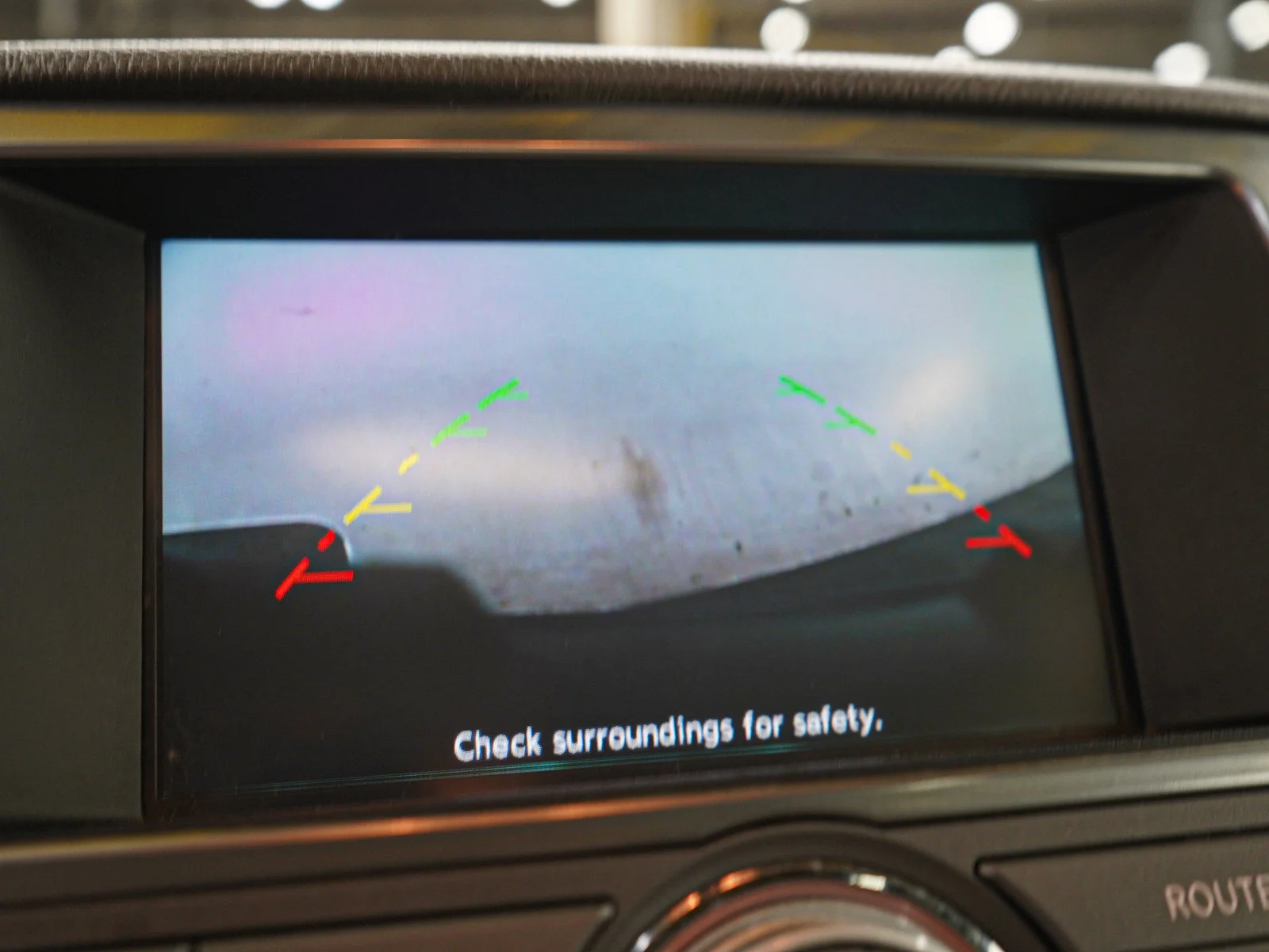 Used 2014 Pearl White Nissan Platinum image 35