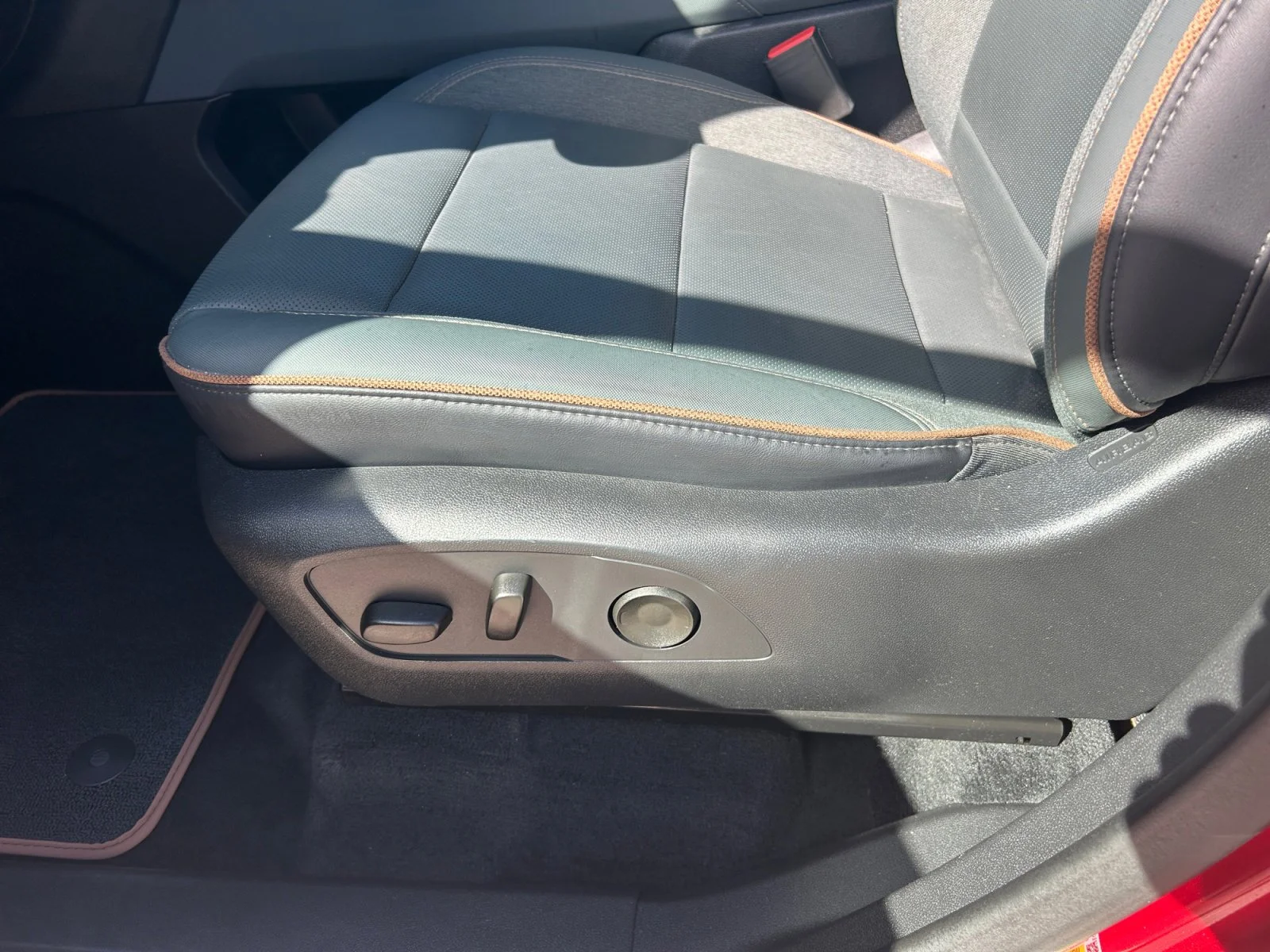 Used 2025 Red GMC AT4 AWD image 15