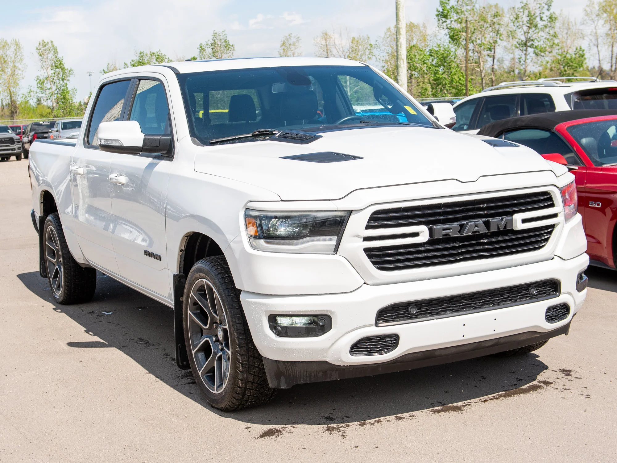 Certified Used 2020 White RAM Sport * One Owner | Panoramic Sunroof | Apple CarPlay | Remote Start | HEMI V8 image 9
