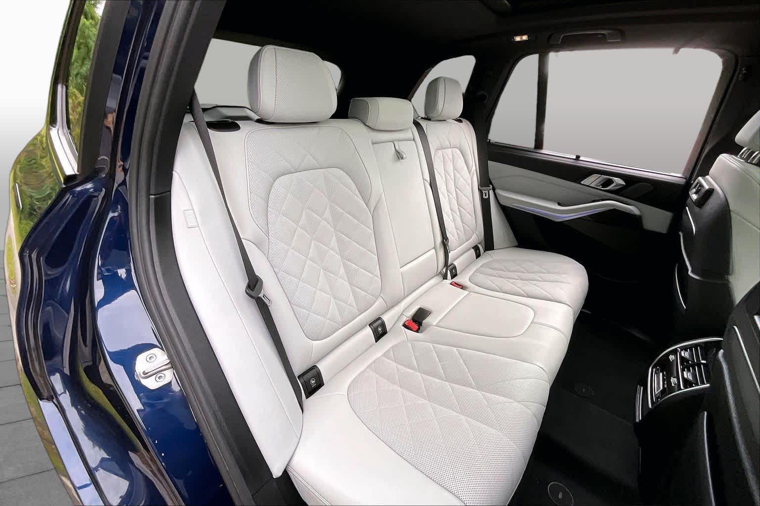 Used 2023 Tanzanite Blue II Metallic BMW M50i image 19