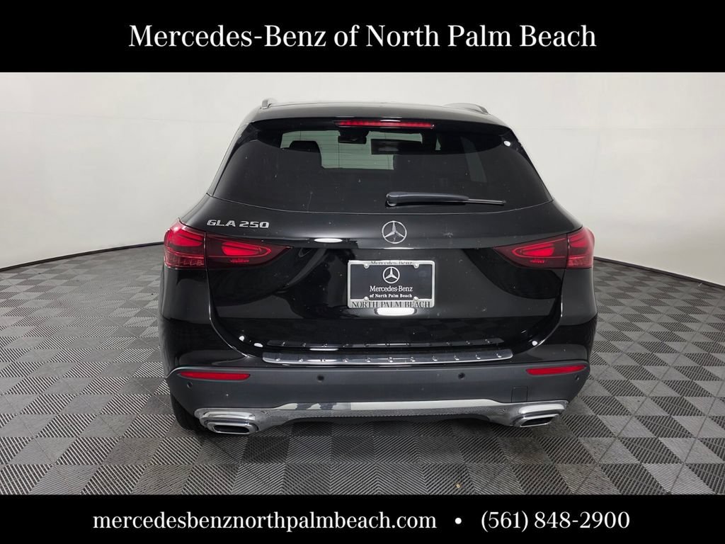 New 2026 Night Black Mercedes-Benz GLA 250 image 32