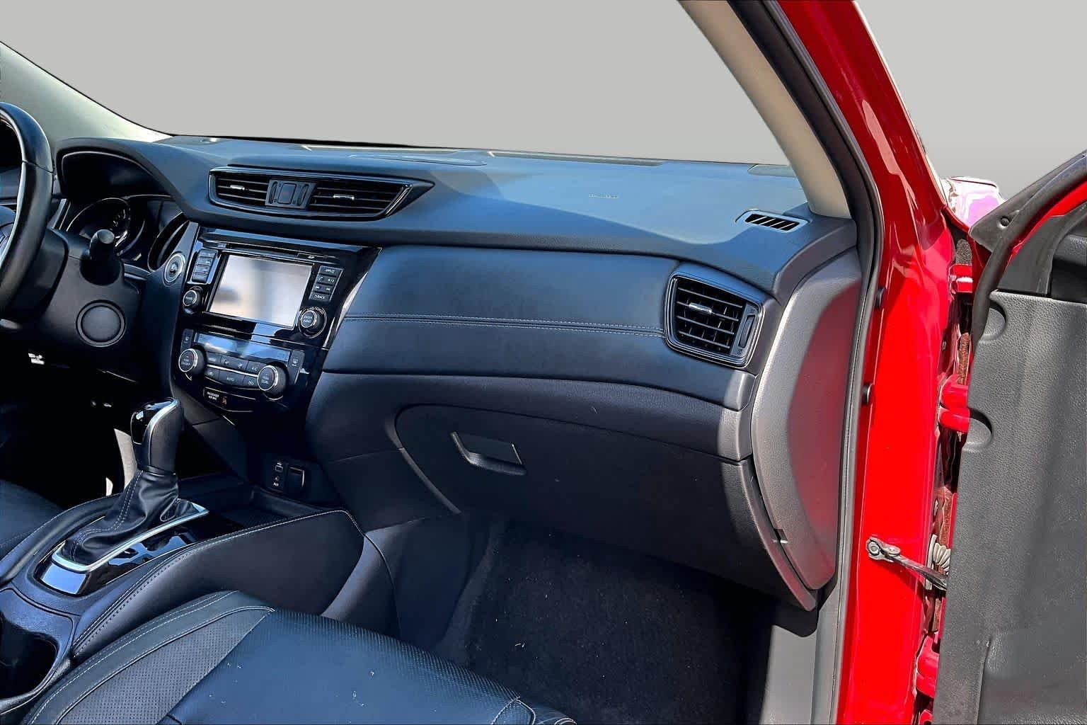 Used 2017 Palatial Ruby Nissan SL image 19