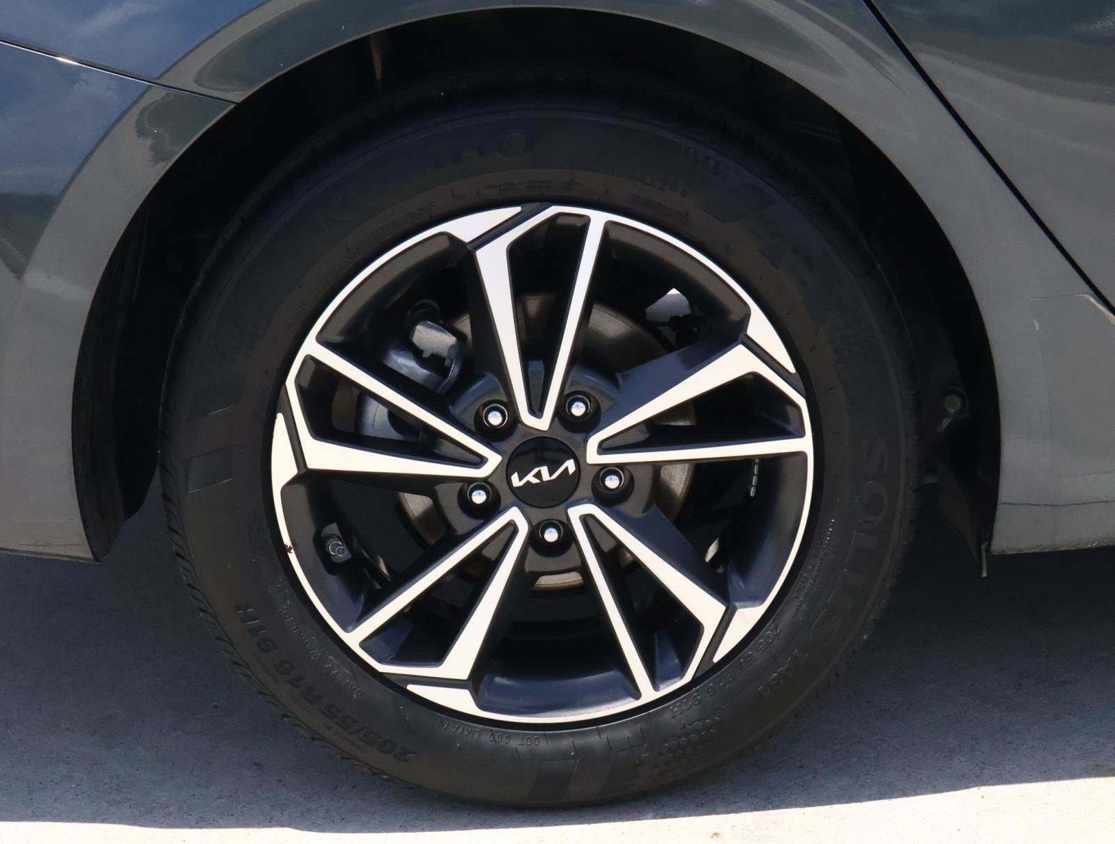 2024 Kia Forte LXS - Photo 7