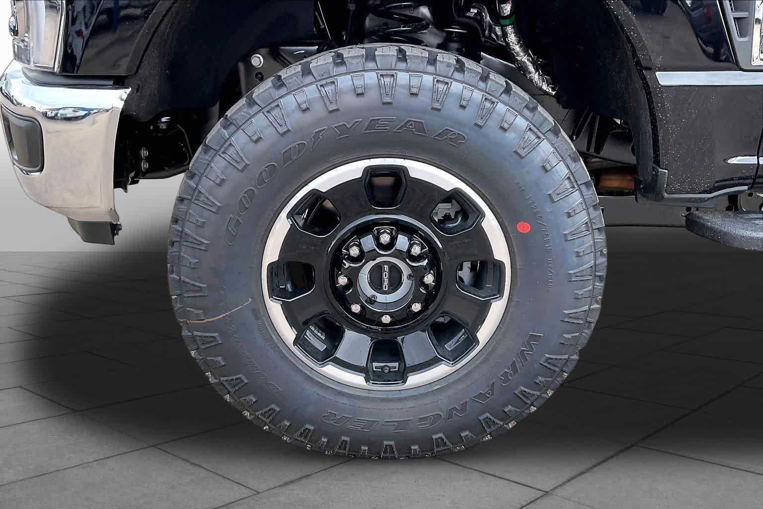 New 2026 Agate Black Metallic Ford F-250® Lariat® image 11