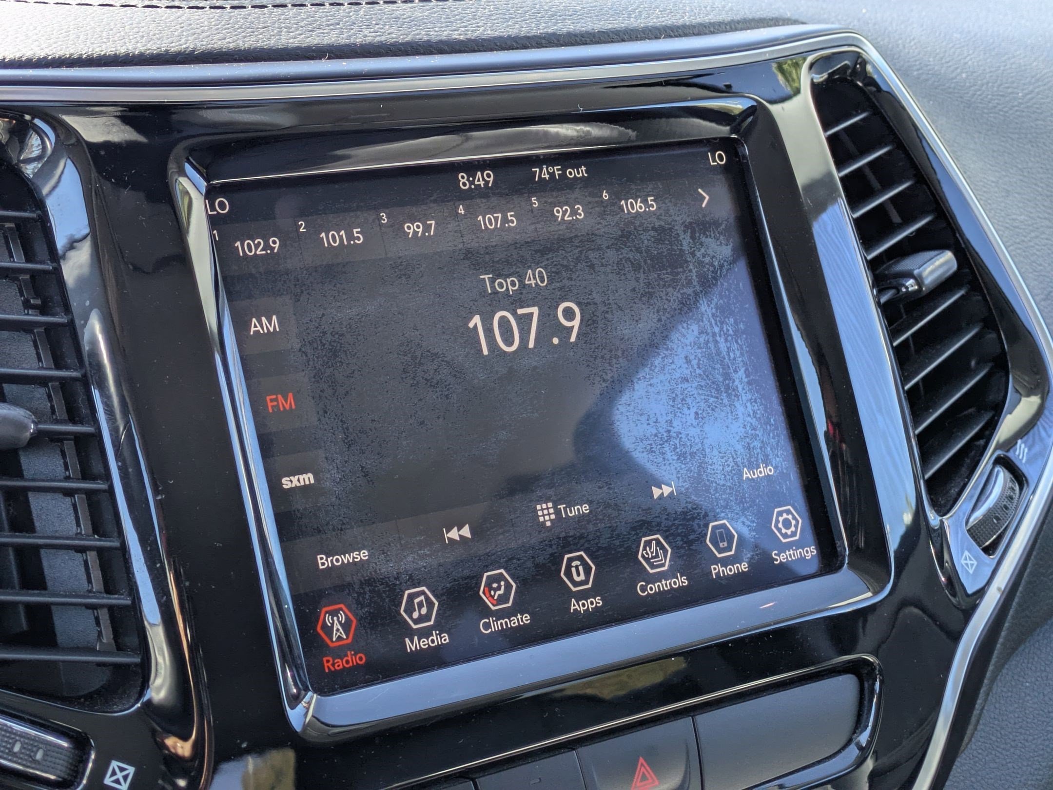 Used 2019 Diamond Black Crystal Pearlcoat Jeep Limited image 18