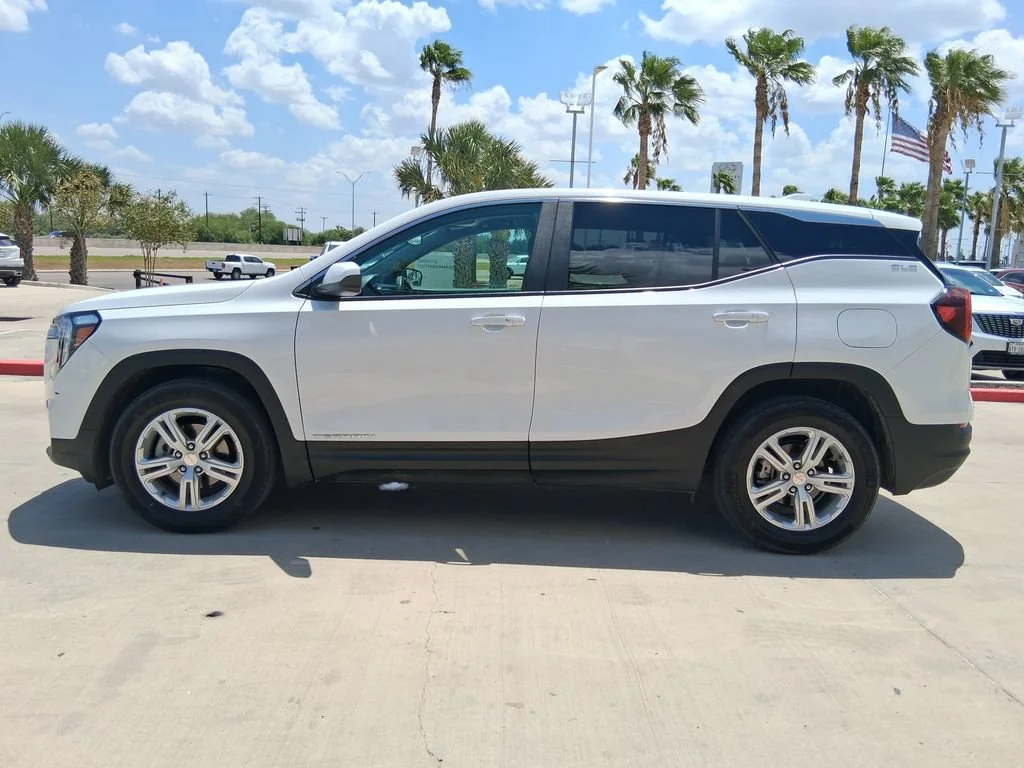 Used 2024 Summit White GMC SLE image 3