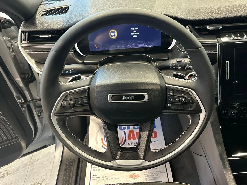 Used 2023 Silver Zynith Jeep Altitude image 16