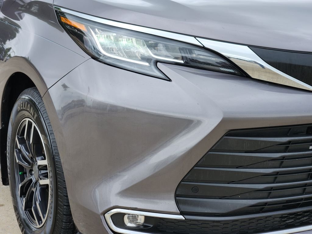Used 2021 Gray Toyota XLE image 9