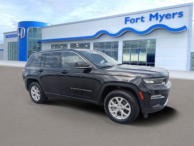 Used 2023 Diamond Black Jeep Limited image 1