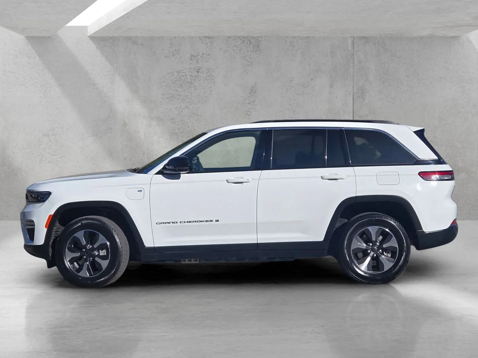 Used 2024  Jeep  image 7