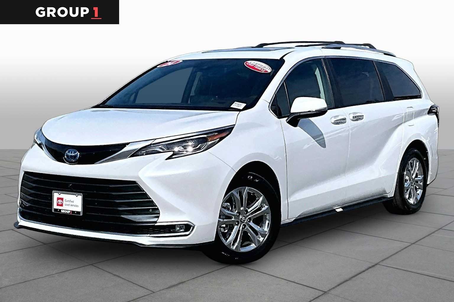 2024 Toyota Sienna Platinum 7-Passenger Hybrid AWD's photo