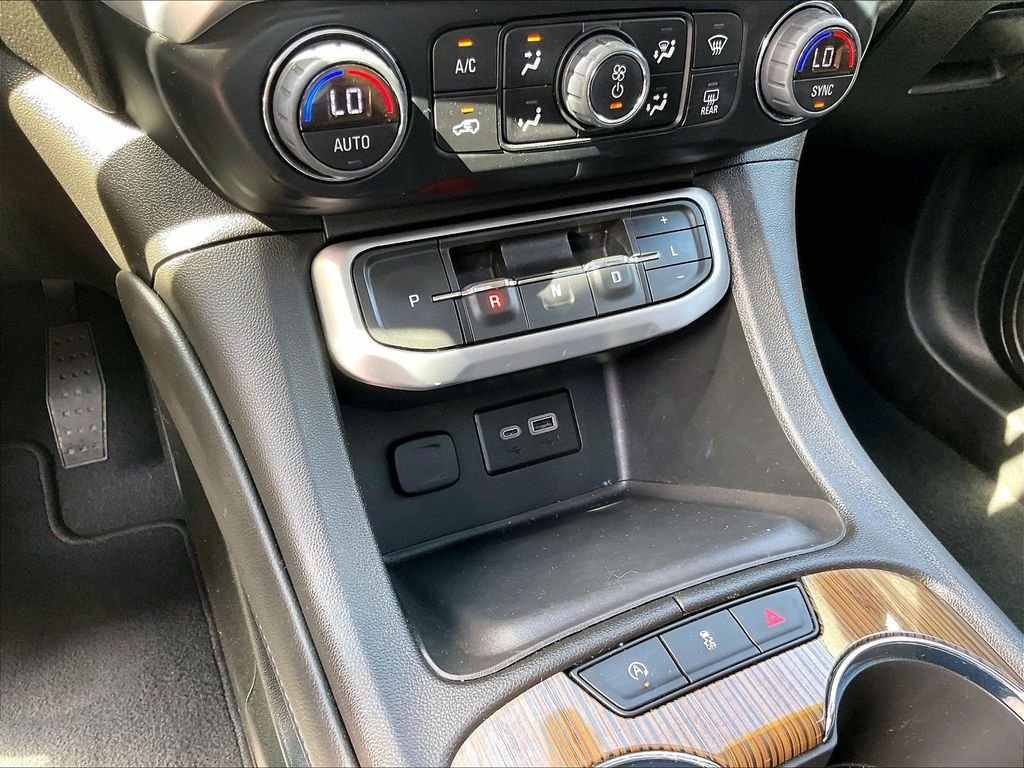 Used 2023 White GMC SLE image 28