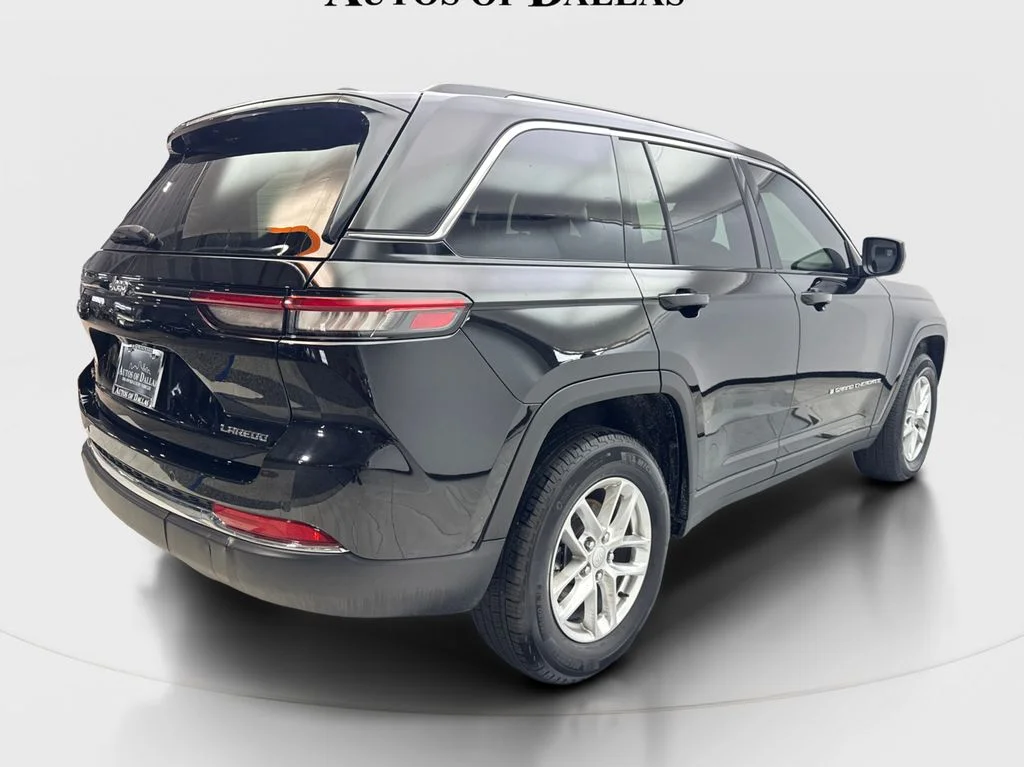 Used 2024 Black Jeep Laredo image 6
