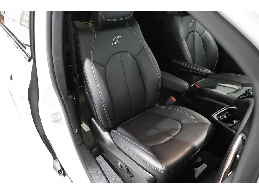 2024 Chrysler Pacifica Touring L - Photo 16
