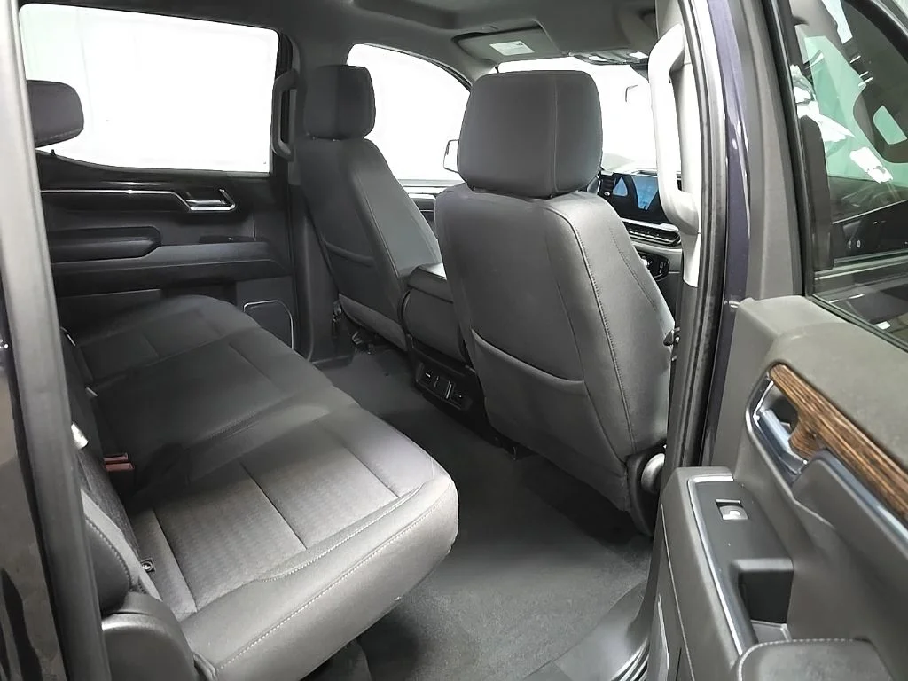 Used 2022 Silver GMC Elevation image 17