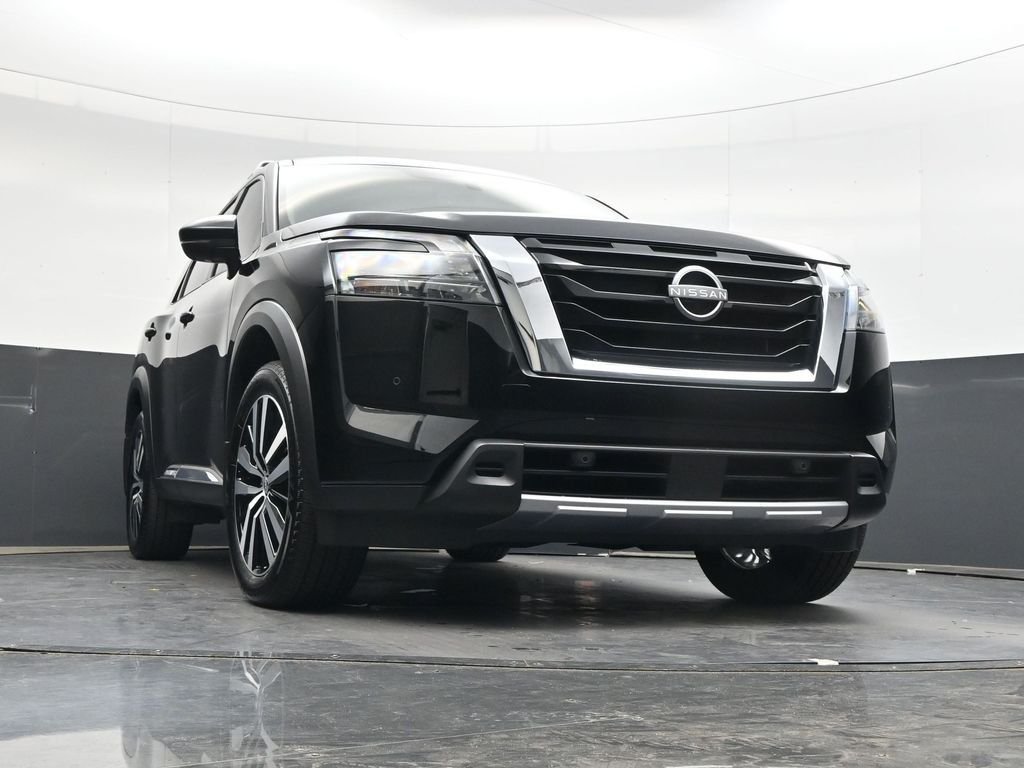 Used 2025 Black Nissan Platinum image 44