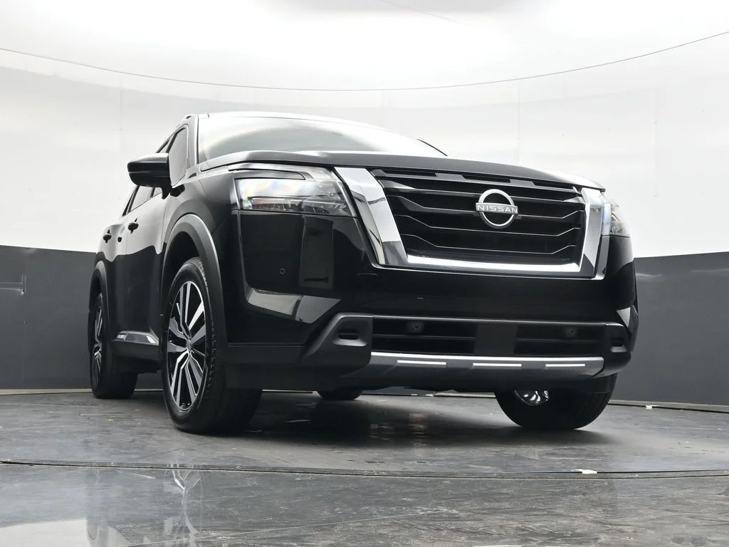 Used 2025 Black Nissan Platinum image 44