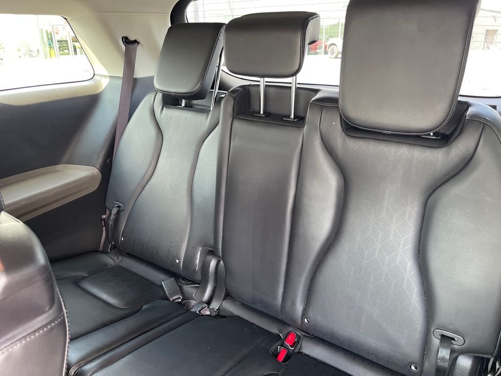 Used 2025 White Kia LXS image 24