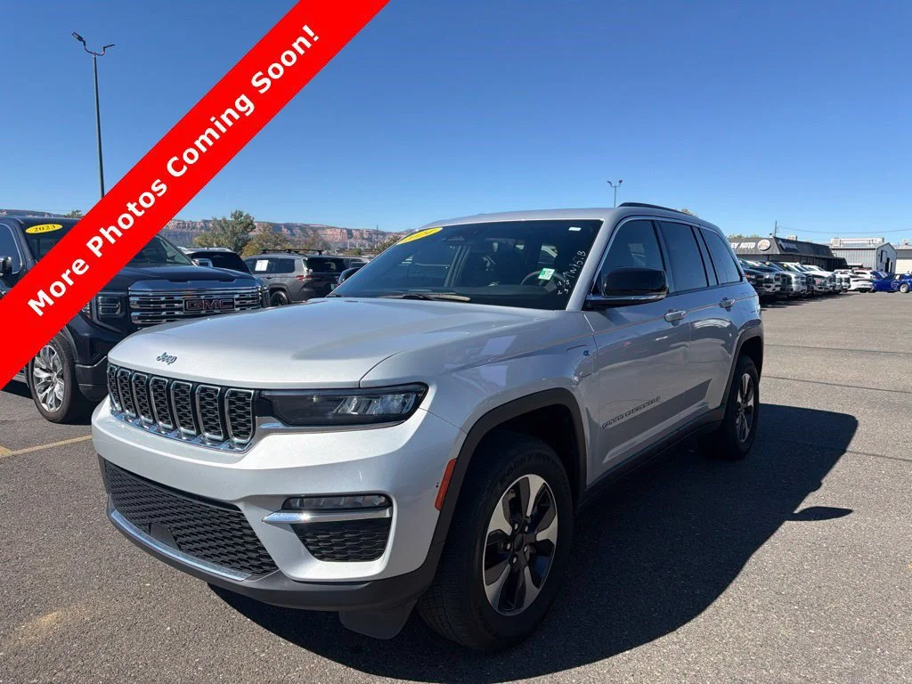Used 2024 Silver Jeep 4xe image 3