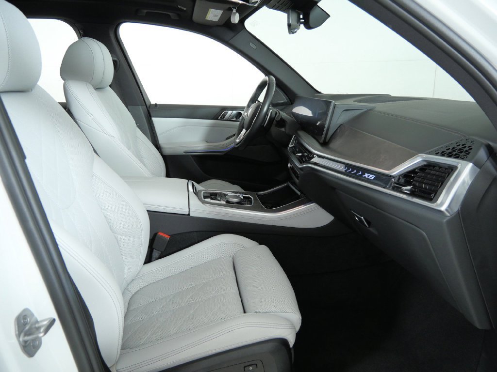 Certified Used 2024 Mineral White Metallic BMW xDrive40i image 24
