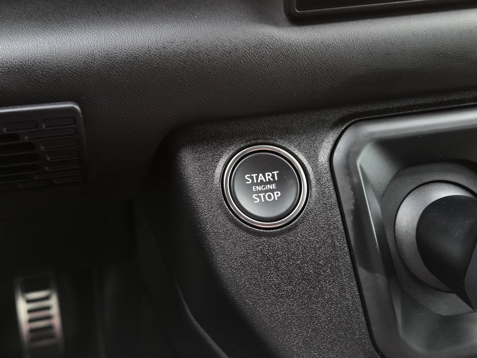 Used 2025 Carpathian Grey Premium Metallic Land Rover V8 image 30