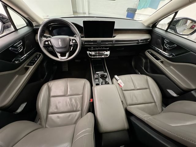 Used 2023 Silver Lincoln Grand Touring image 2