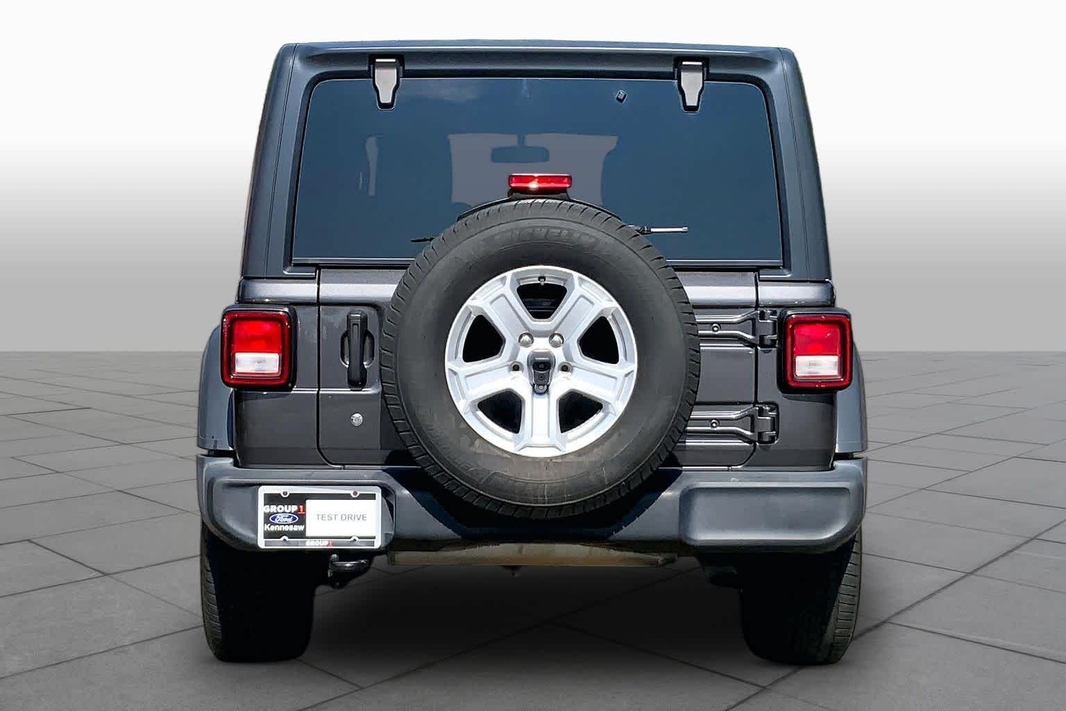 Used 2018 Granite Crystal Metallic Clearcoat Jeep Sport S image 5