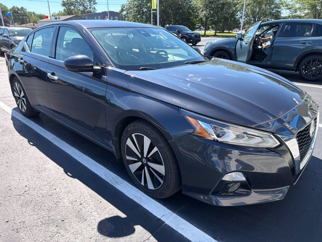Used 2019 Storm Blue Metallic Nissan 2.5 SV image 3