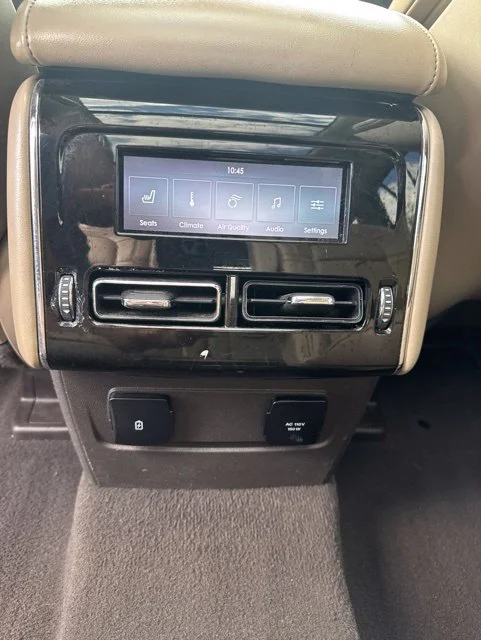 Used 2021 White Lincoln Reserve image 28