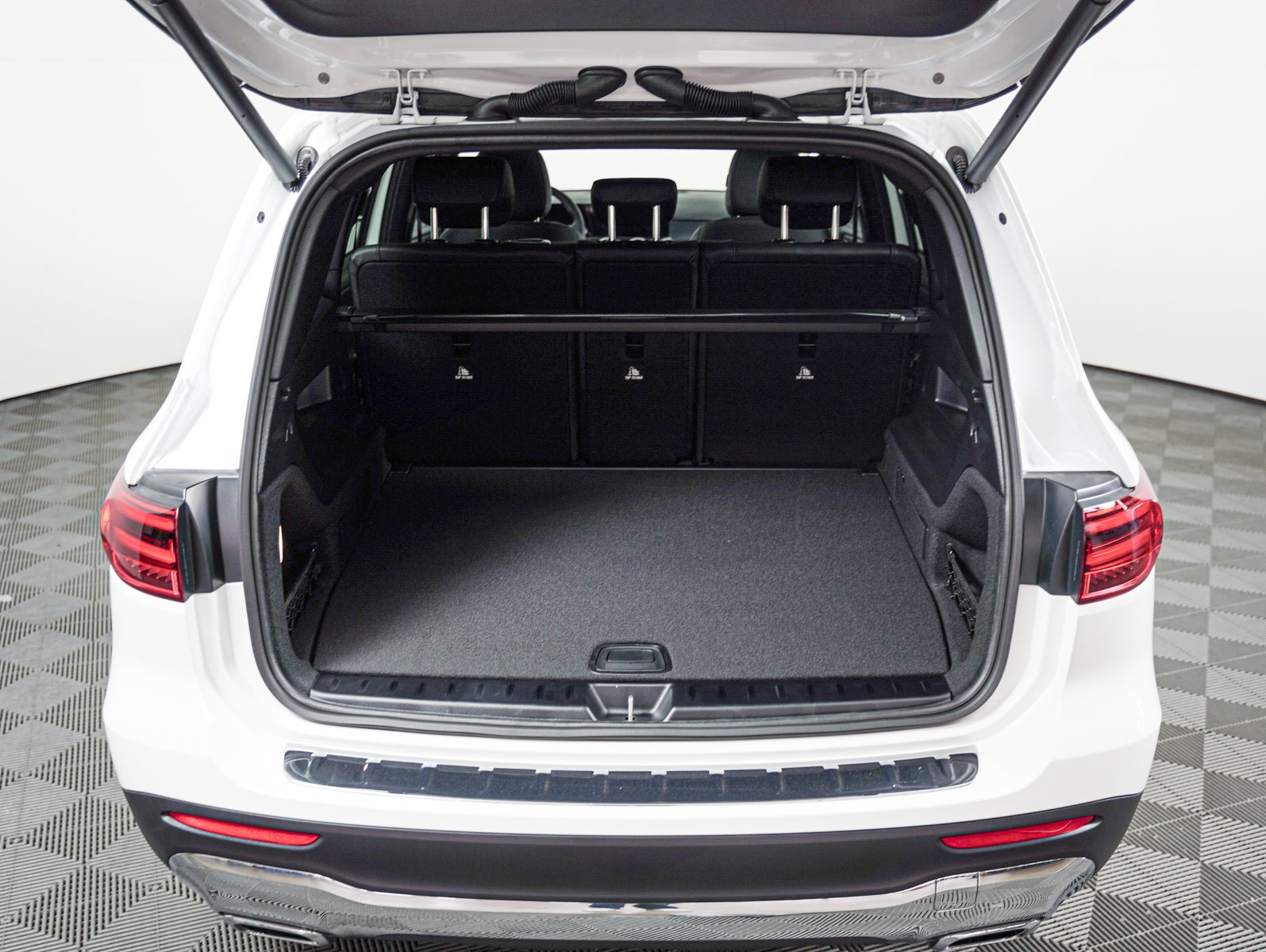 New 2026 Polar White Mercedes-Benz GLB 250 image 5