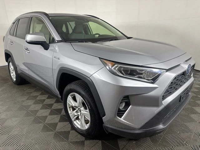 Used 2019 Silver Toyota XLE image 1