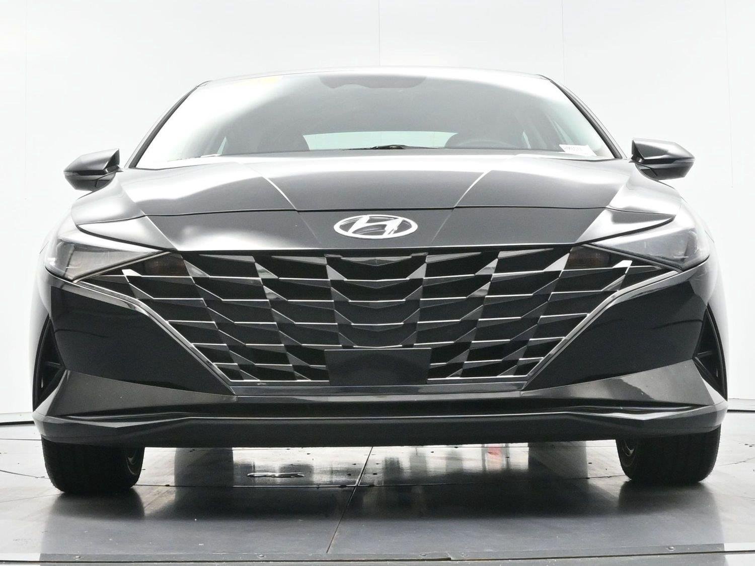 Used 2021 Phantom Black Hyundai Limited image 46