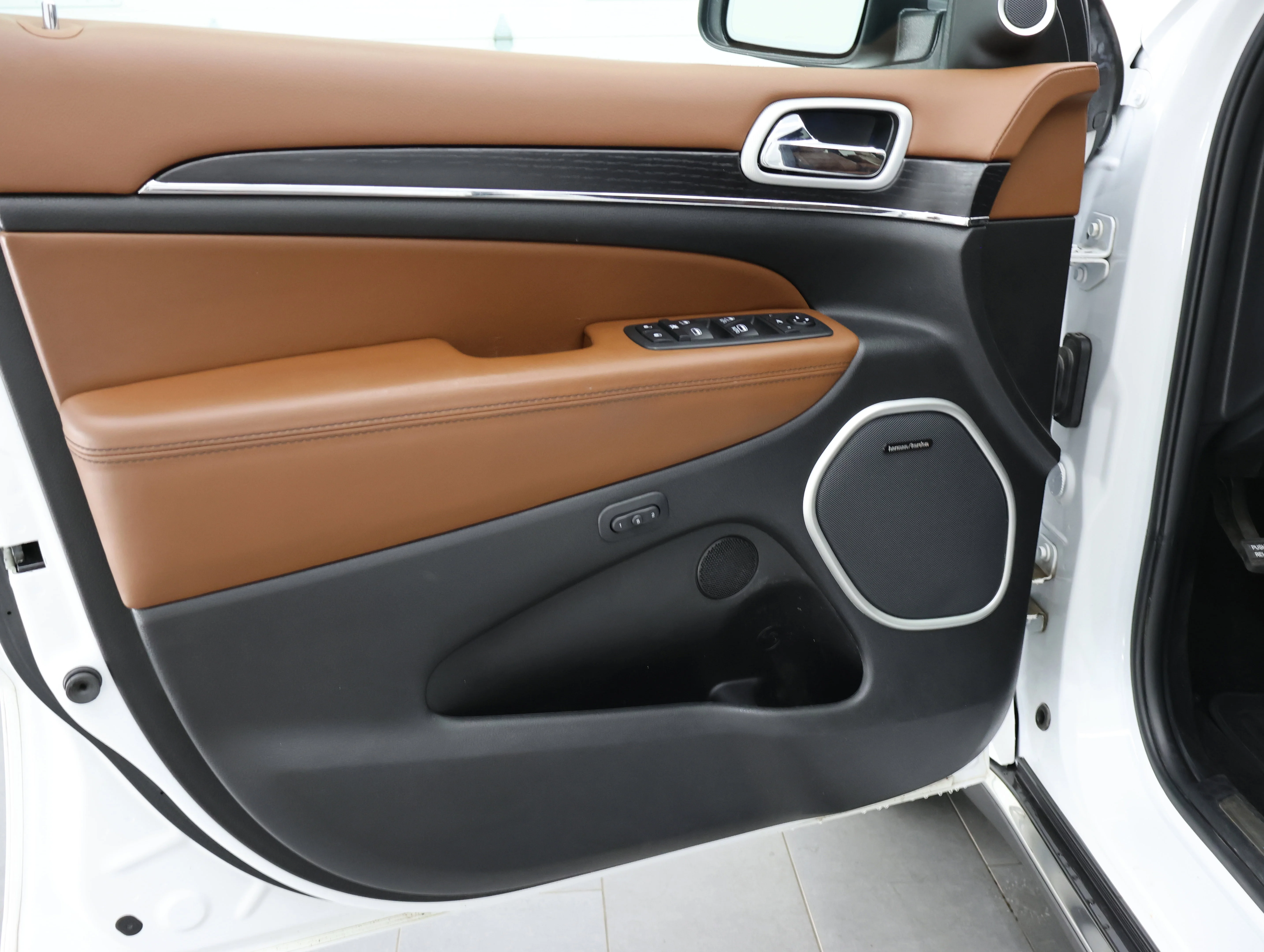 Used 2020 Bright White Clearcoat Jeep Summit image 38
