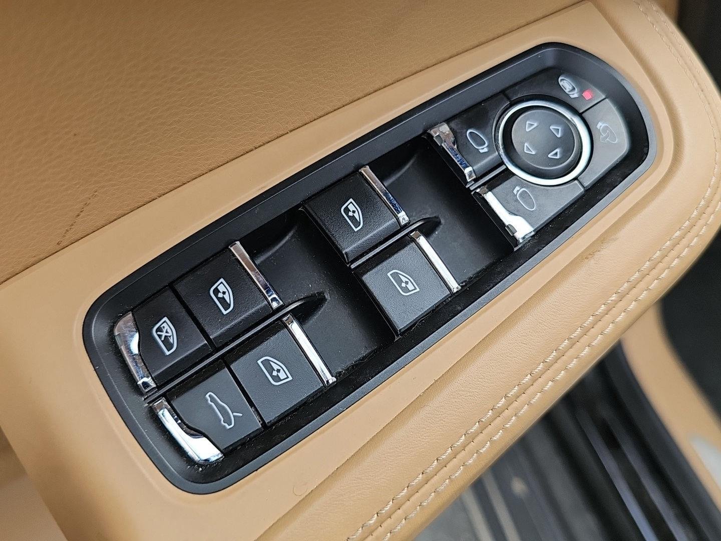 Used 2018  Porsche S image 17