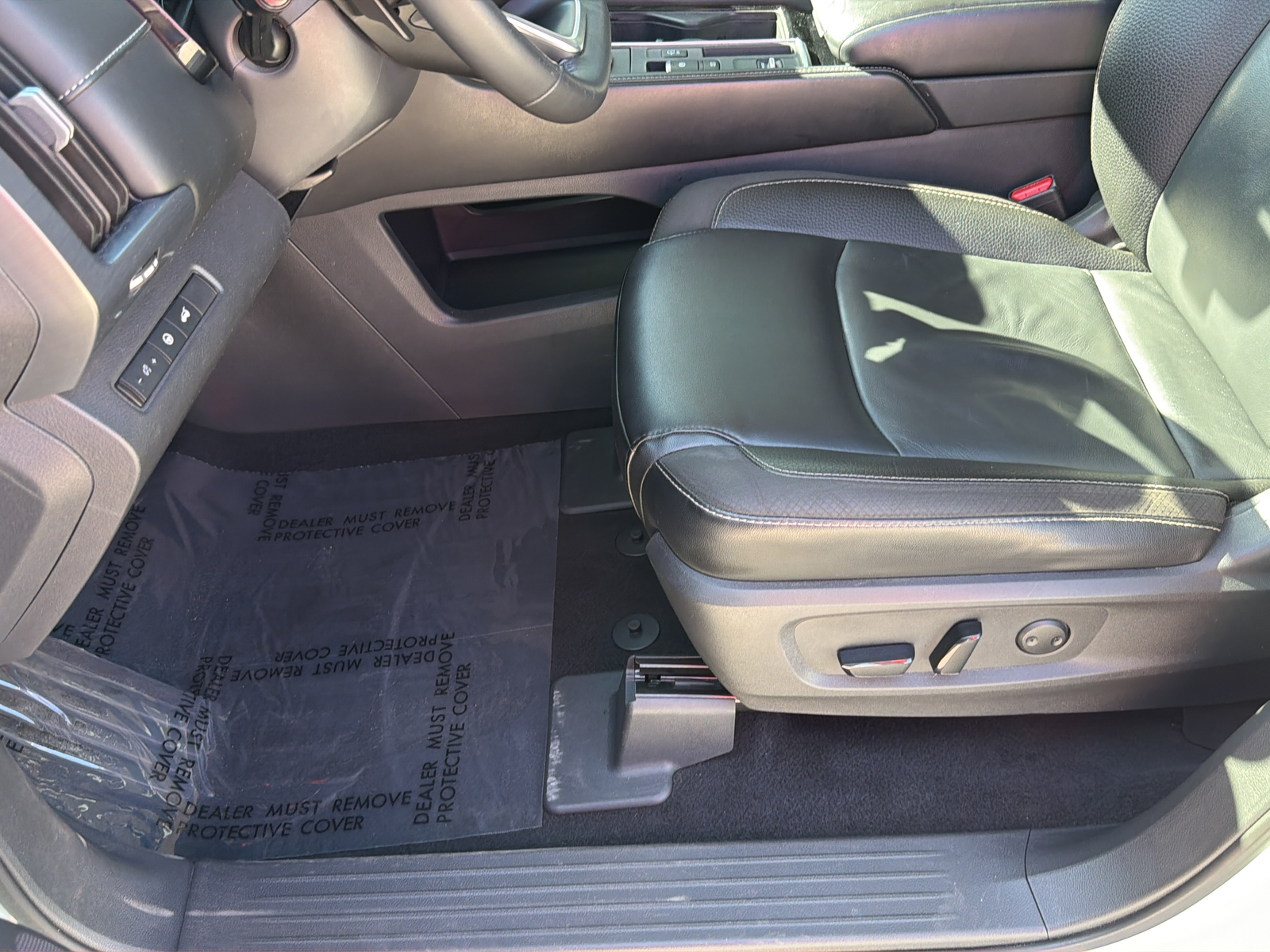 Used 2023 White Nissan SL image 29