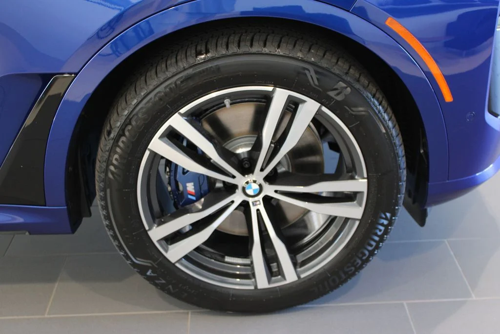 Used 2025 Blue Metallic BMW M60i image 33
