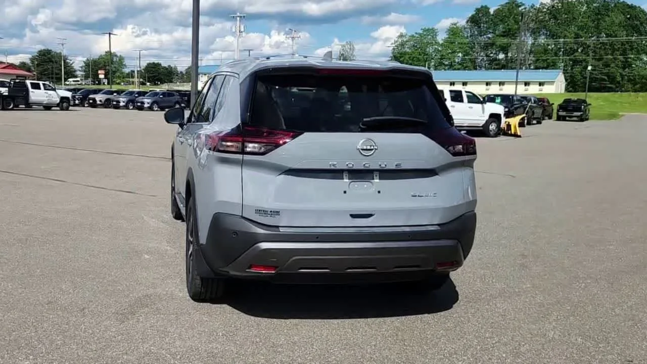 Used 2023 Boulder Gray Pearl Nissan SL image 7
